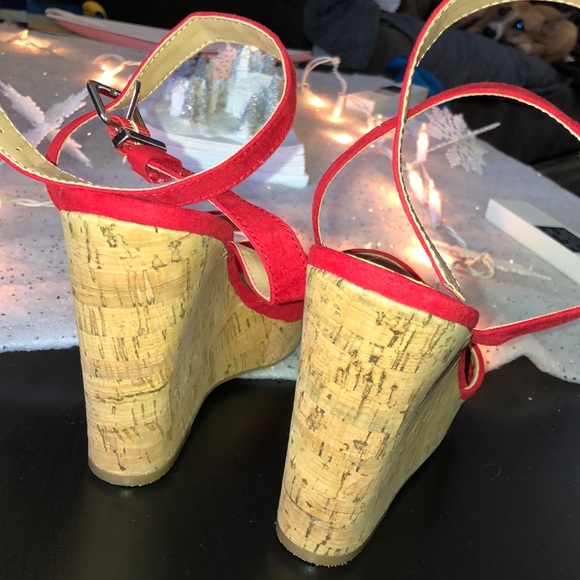 Red Express Wedges. Size 9. - Picture 2 of 5